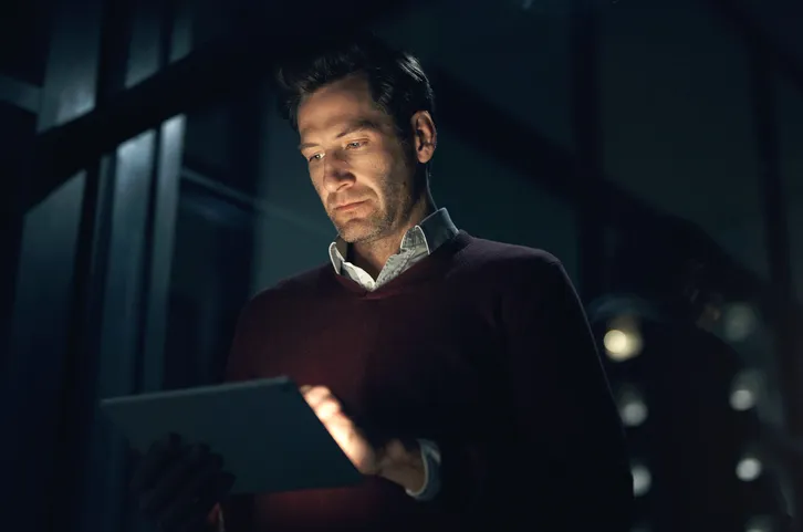 An employee researching how bonuses are taxed.